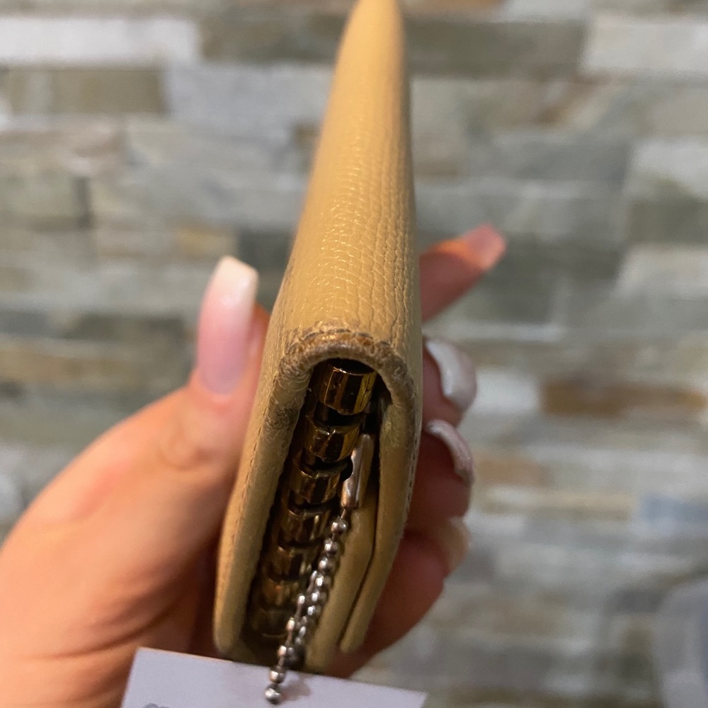 Chanel Calfskin CC button key holder - Picture 5 of 12